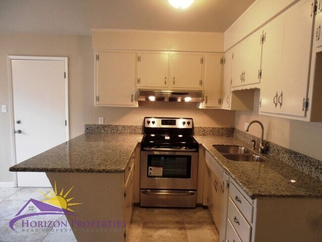 Building Photo - 7009-7011 Zeeland Dr