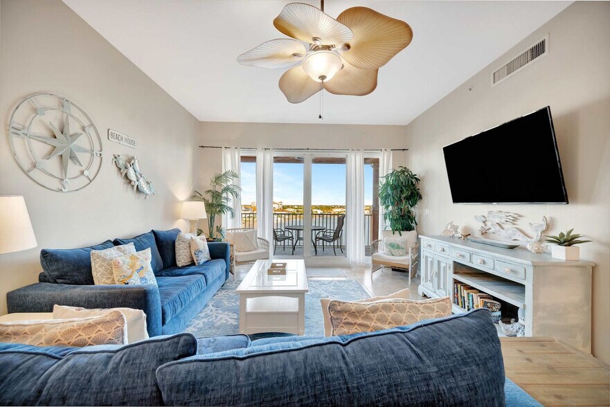 Building Photo - 530 S Gulfview Blvd