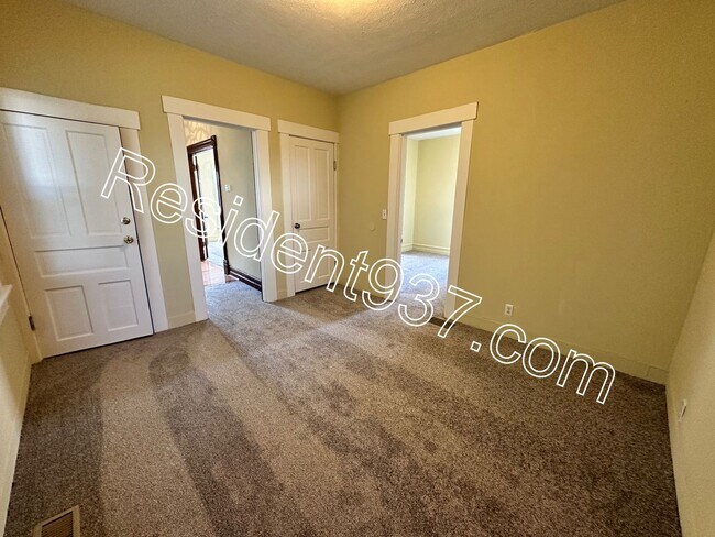 Building Photo - 2 Bed 2 Bath home