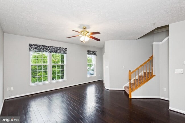 Building Photo - 1442 Pangbourne Way