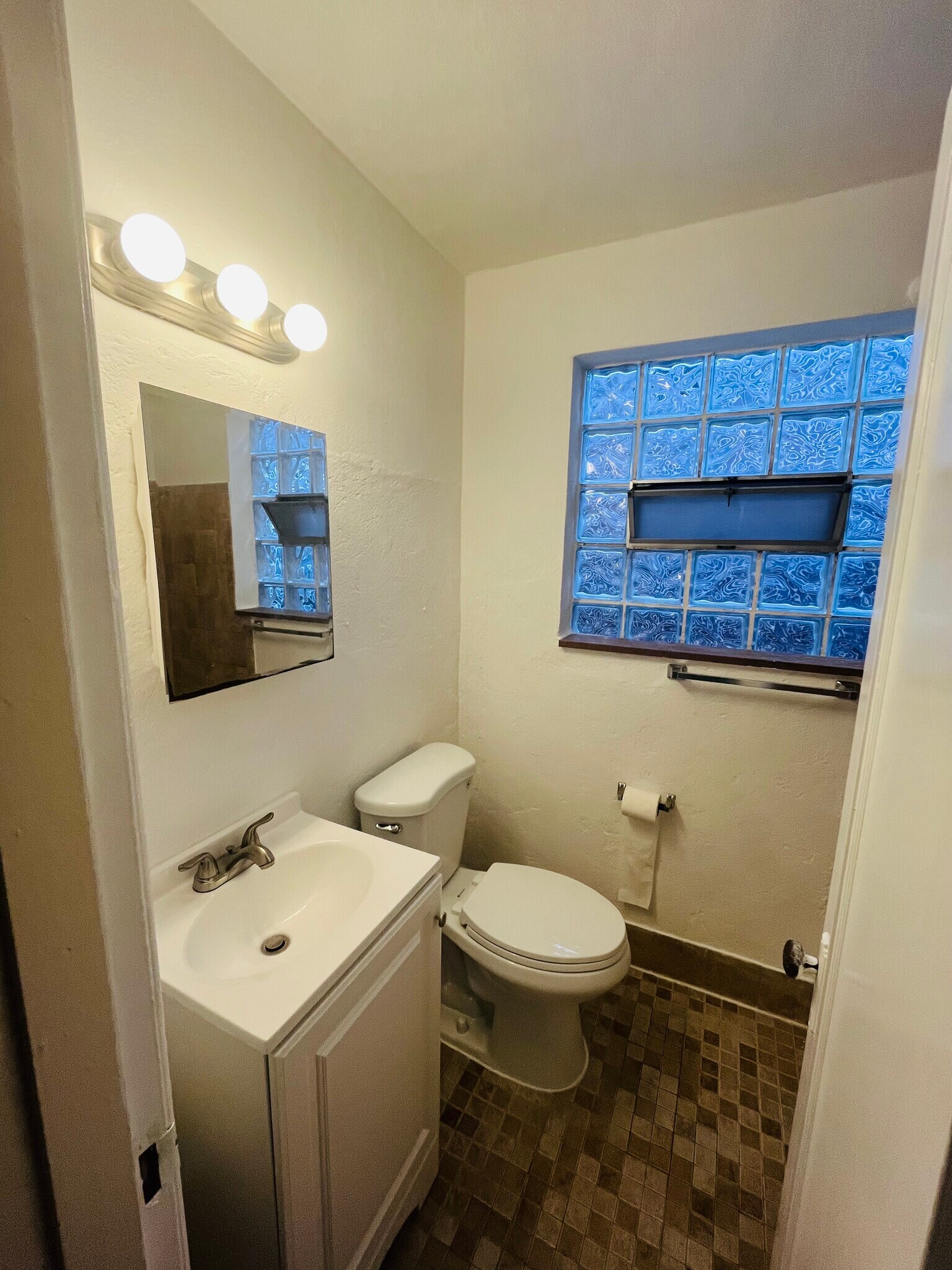 Building Photo - 4985 Arsenal St