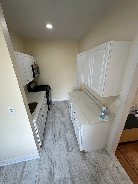 Building Photo - 541 Bronx River Rd