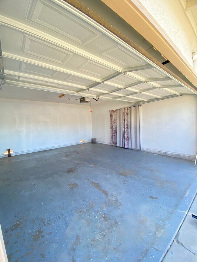 Building Photo - 3438 N Hughes Ave