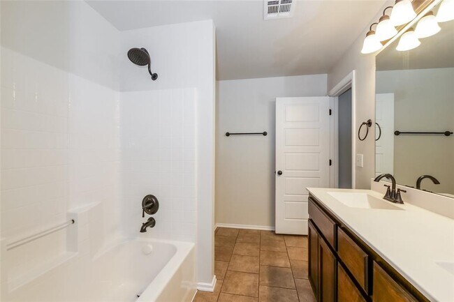 Building Photo - 1338 Selborne Pl