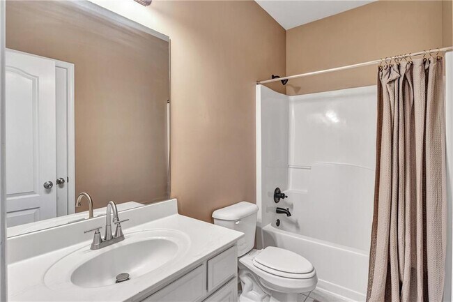 Building Photo - 1141 Carillon Dr SE