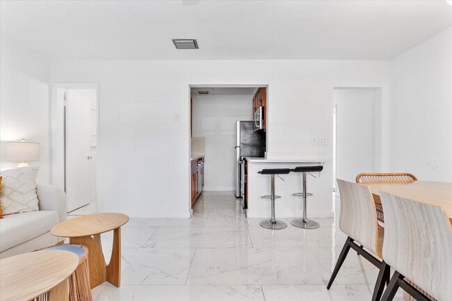 Building Photo - 440 N Rainbow Dr