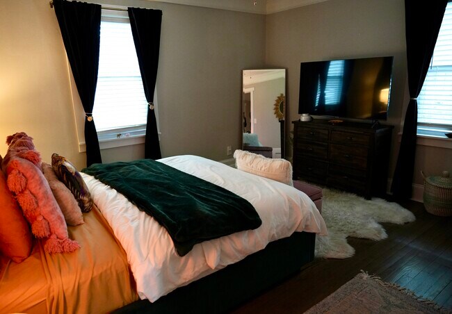 Bedroom furnished with TV - 1532 Belva Ave