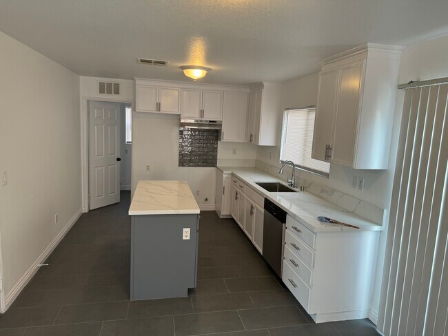 Building Photo - 1711 E 68th St