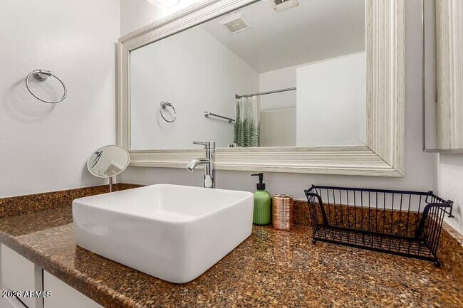 Building Photo - 930 N Mesa Dr