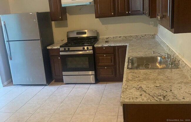 Primary Photo - 1408 Stratford Ave