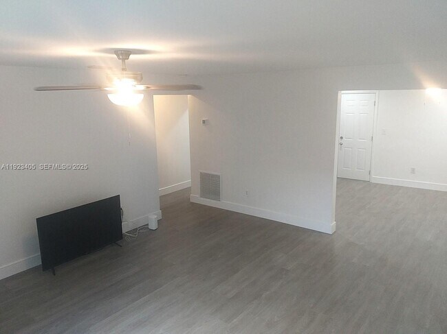 Building Photo - 980 NW 109th St