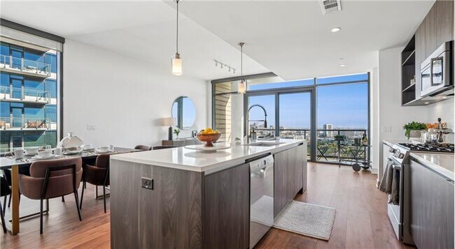 Building Photo - 3410 Yoakum Blvd