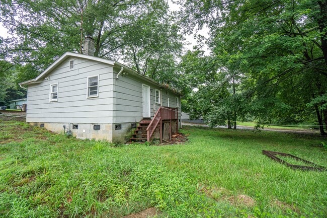 Building Photo - 3005 Ingleside Ave