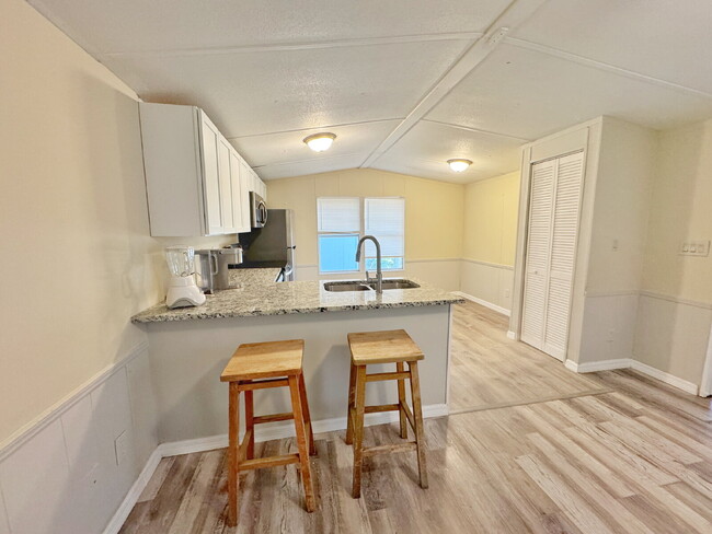 Building Photo - 2 BR /1 BA Mobile Home, US1 North