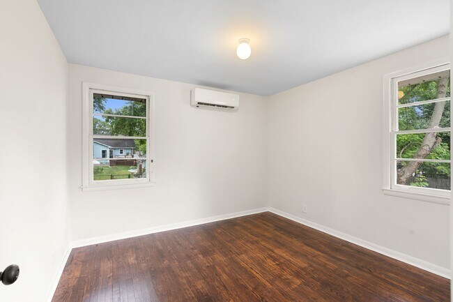 Building Photo - 1036 Seymour Ave