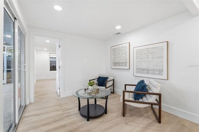 Building Photo - 2470 Del Rio Way