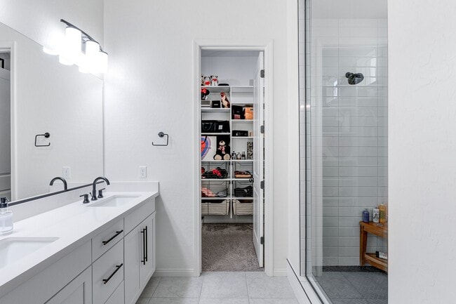 Building Photo - Charming Single-Story in Cadence with Fireplace & Entertainer’s Backyard!