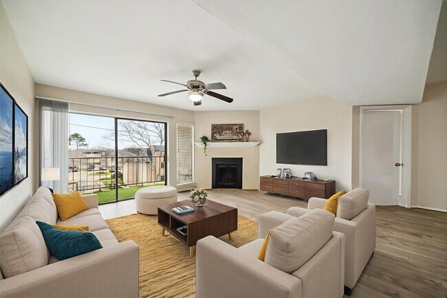 Building Photo - 2822 S Bartell Dr