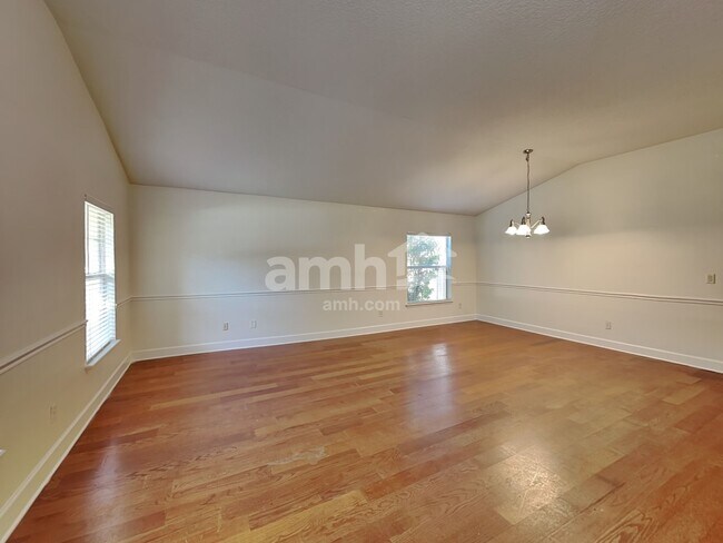 Building Photo - 2476 Winchester Ln