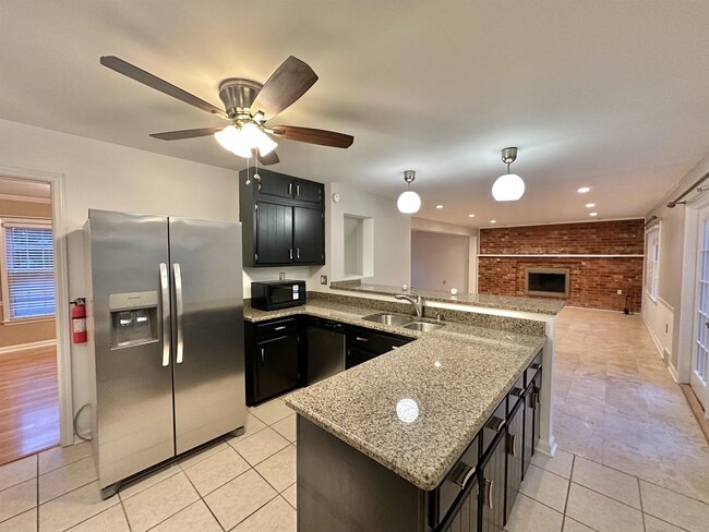 Building Photo - 2020 Allenby Rd