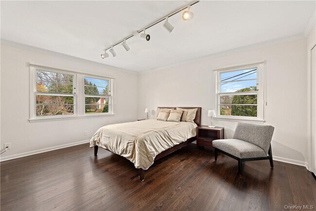 Building Photo - 40 Meadow Rd