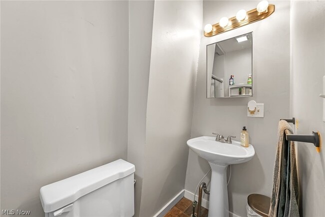 Building Photo - 1009 Kenilworth Ave