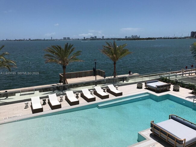 Building Photo - 2900 NE 7th Ave