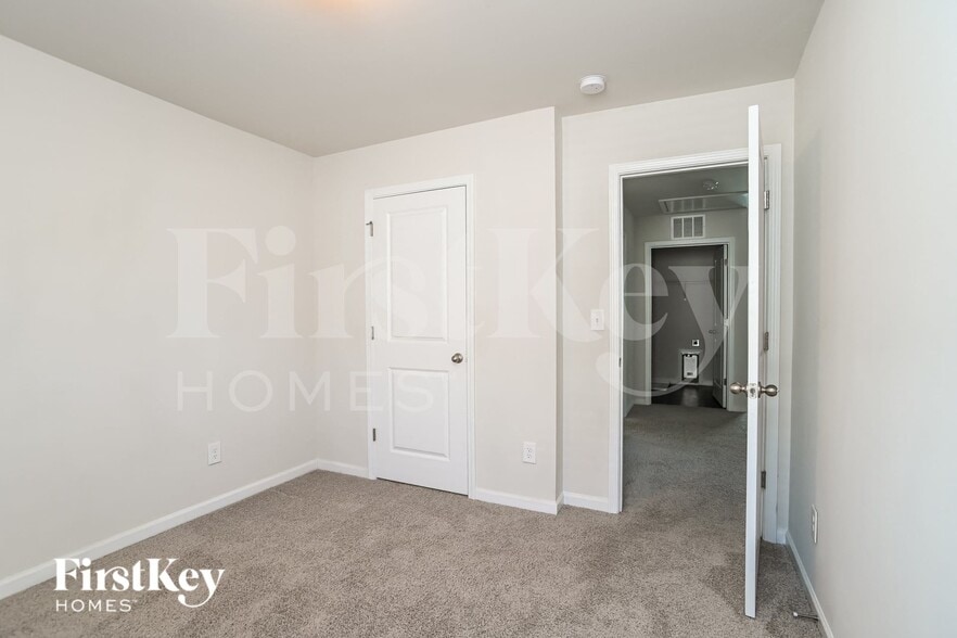 Building Photo - 9616 Hamel St