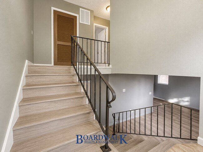 Building Photo - 572 400 N