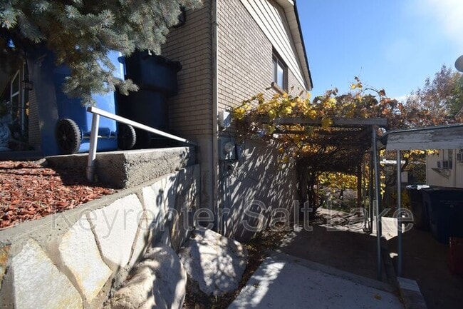 Building Photo - 3582 E Mardonna Way