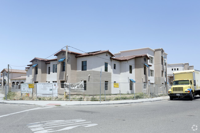 Building Photo - Los Adobes de Maria III