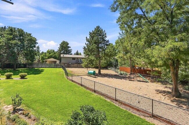 Building Photo - $2,340.95, 2 Bed 2 Bath Condo in Boulder with In Unit Laundry!