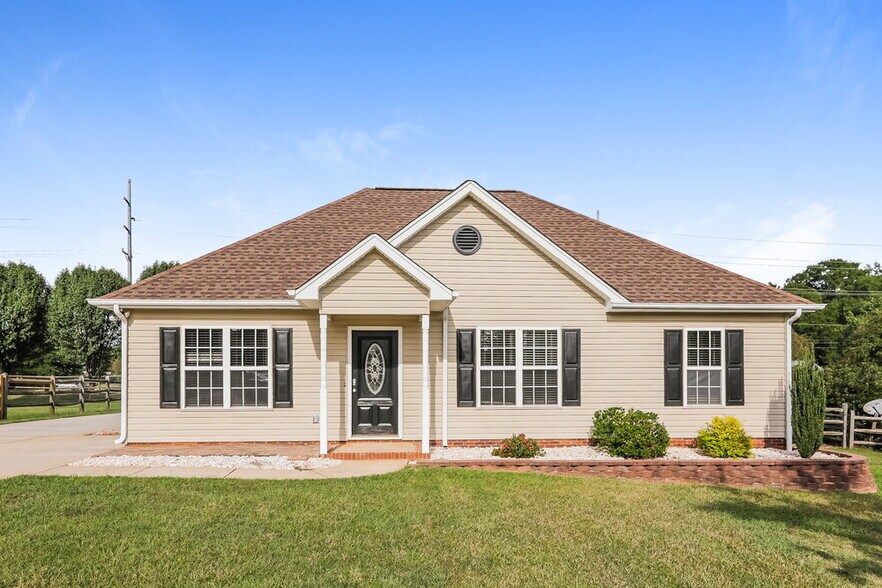 Primary Photo - 2428 Hunters Way