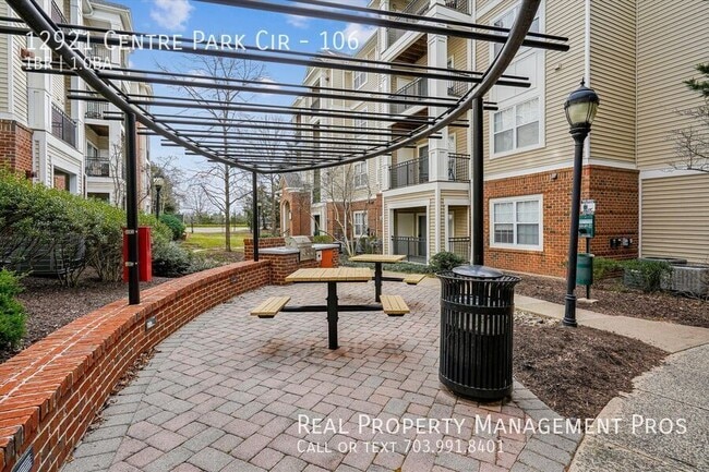 Building Photo - 12921 Centre Park Cir