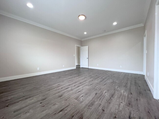 Building Photo - NEW AC - Bright & Spacious Single-Family Home with Pool