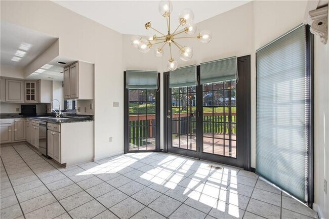 Building Photo - 2501 Birchwood Ct