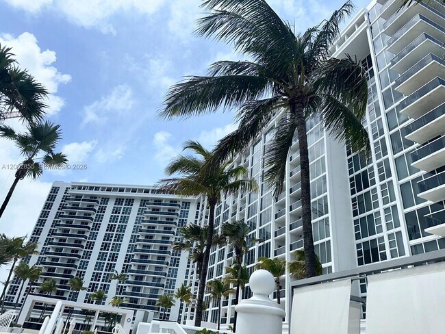 Building Photo - 10275 Collins Ave