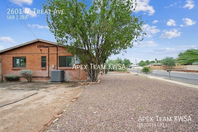 Building Photo - 2601 N Treat Ave