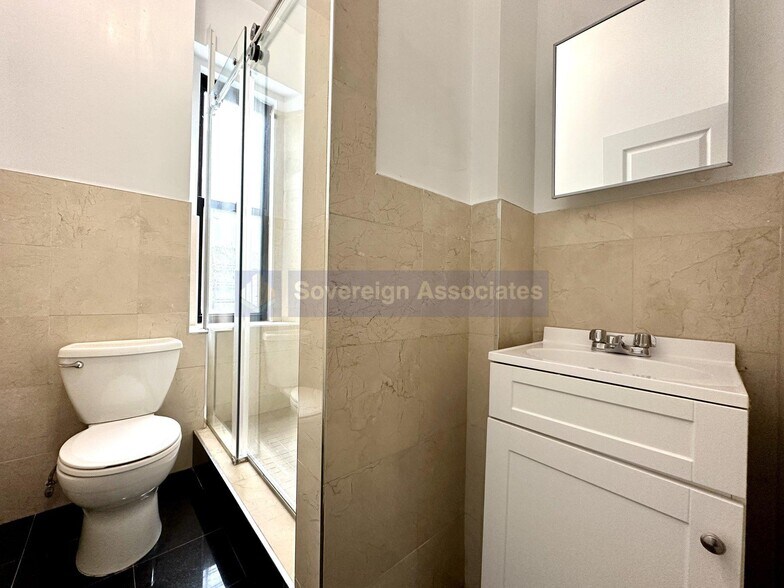 Building Photo - 45 Tiemann Pl