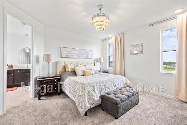 Building Photo - 12195 Stirrup Dr