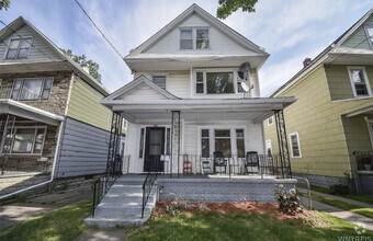 Building Photo - 86 Rejtan St