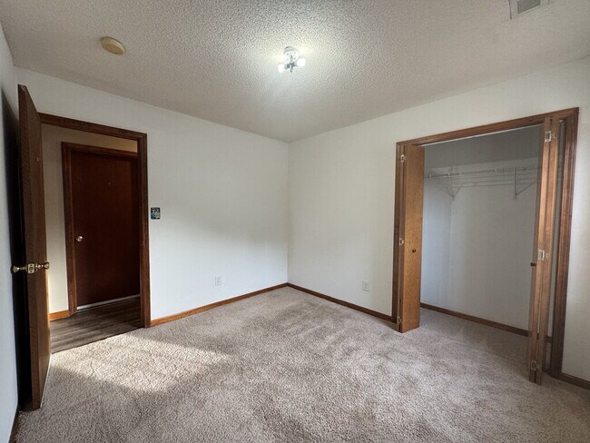 Building Photo - 101 May Ct