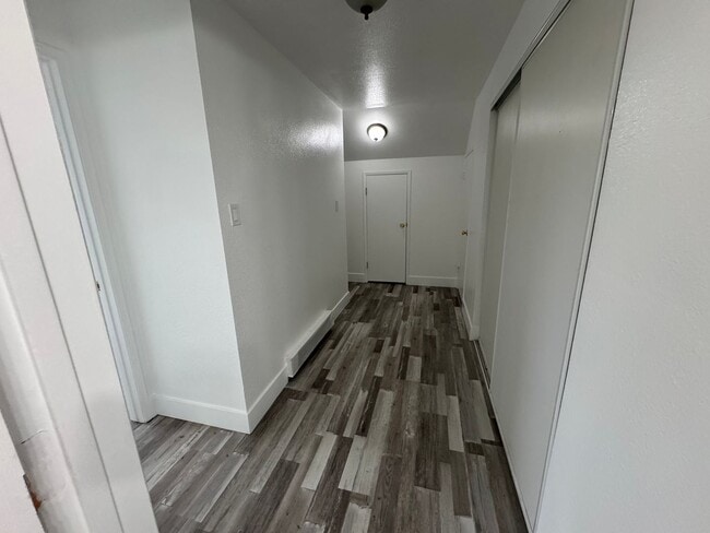 Building Photo - 2 bedroom 1.5 bathroom with large garage in Sparks. Washer and Dryer included!