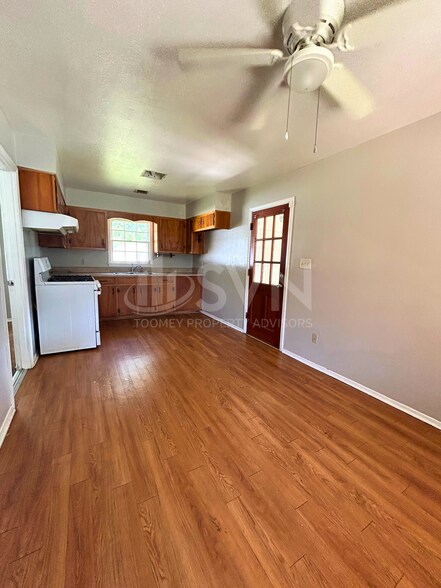 Building Photo - 2688 Cheshire Dr S