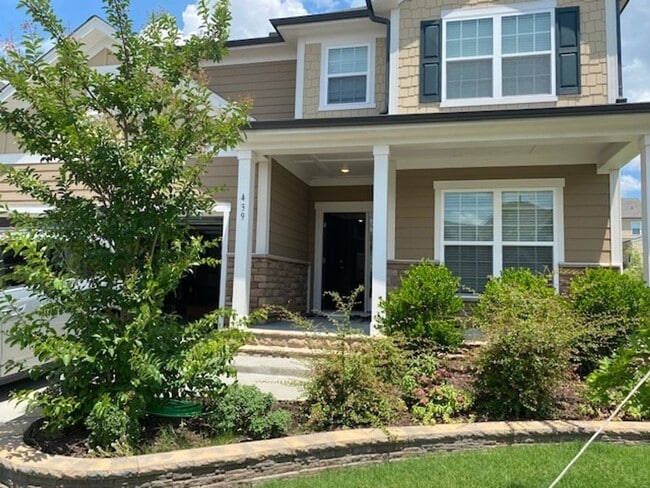 Building Photo - 439 Parlier Dr