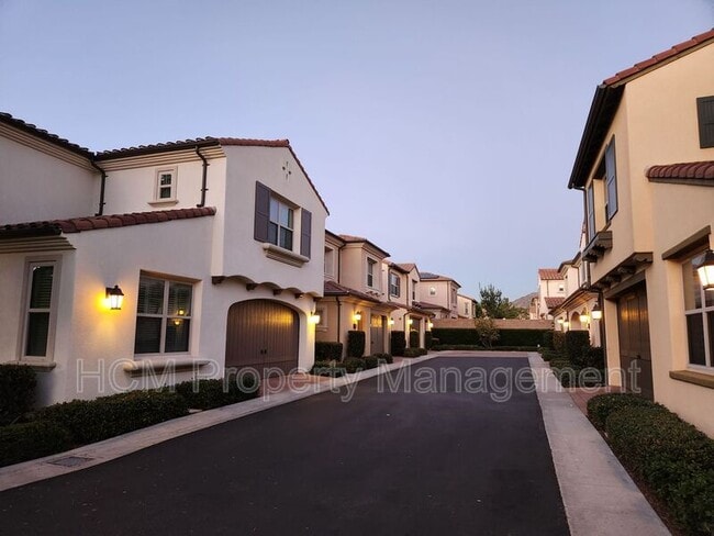 Building Photo - 77 Diamond