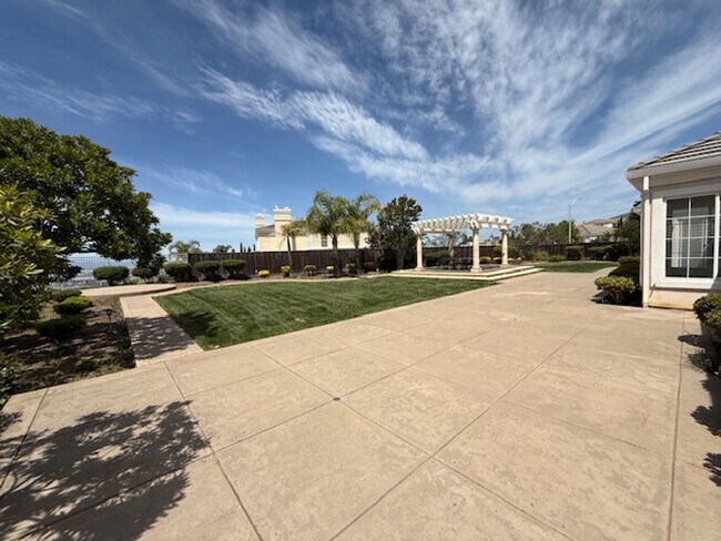 Building Photo - 48401 Costa Mesa Terrace