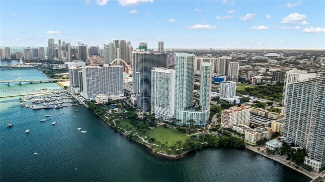 Building Photo - 1800 N Bayshore Dr