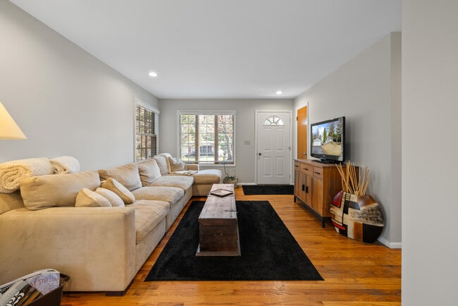 Building Photo - 438 Sylvan Dr