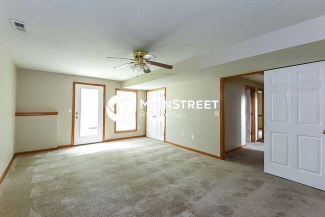 Building Photo - 4 Bedroom Pet-Friendly Home in Kearney, MO with Main Street Renewal